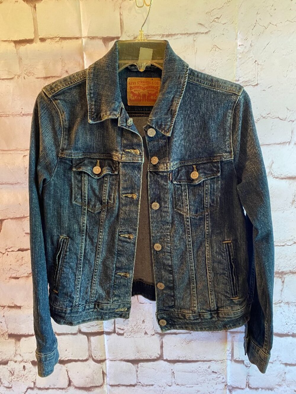 Women's Levi Denim Jacket (M) Like New